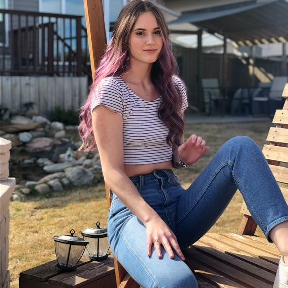 HOLLISTER ultra high-rise mom jean 💙 - Picture 3 of 4